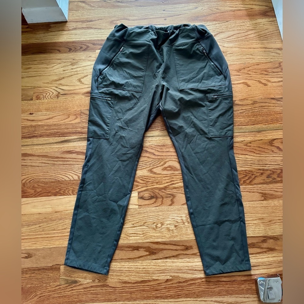 Athleta Headlands Hybrid Cargo II Tights Olive Green Pockets Size 24